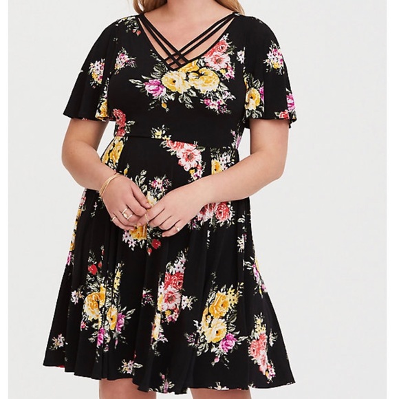 torrid Dresses & Skirts - 🖤🌹Torrid Black Floral Jersey Knit Skater Dress